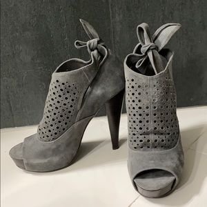 Steve Madden suede Heels